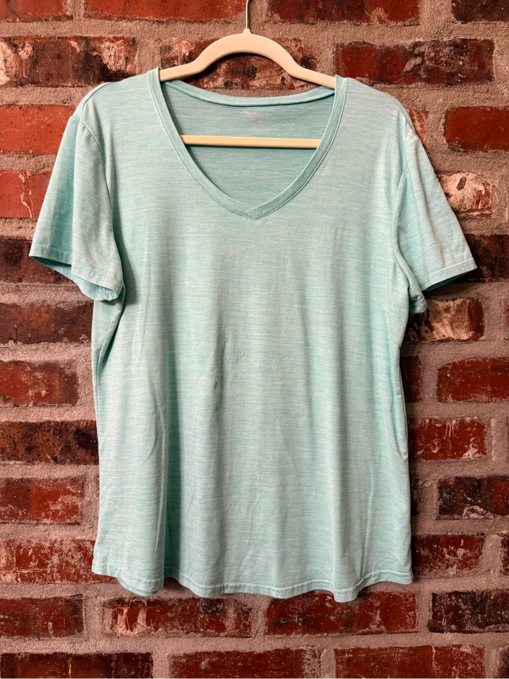 T174 - Activ8 Mint V-Neck Short Sleeve Tee